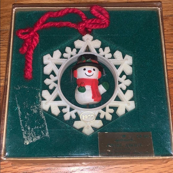 Vintage Hallmark 1977 Christmas ornament - Picture 1 of 3